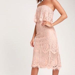 • BLUSH PINK LACE STRAPLESS MIDI DRESS •